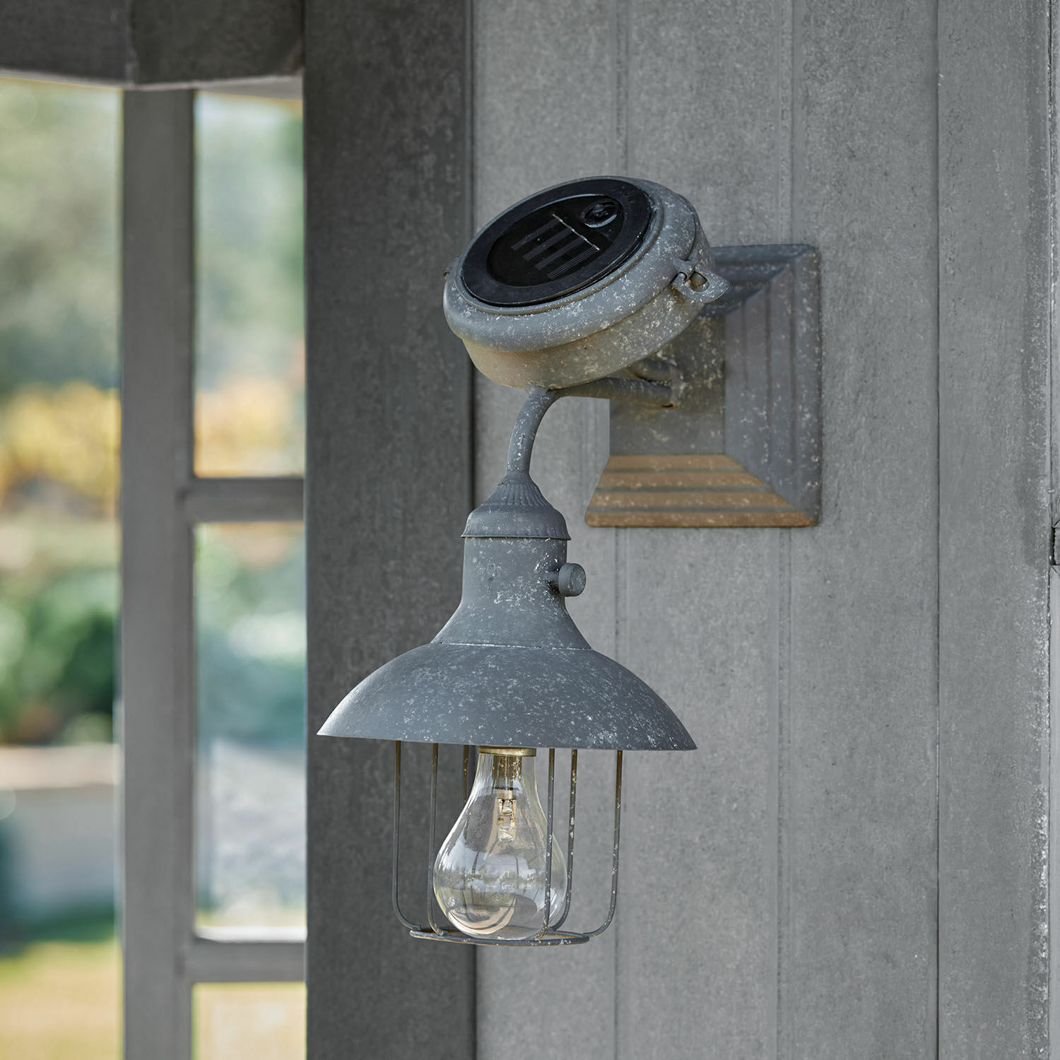 Lanterne murale solaire Anniviers Applique murale en métal gris avec abat-jour et ampoule, style rustique pour éclairage extérieur