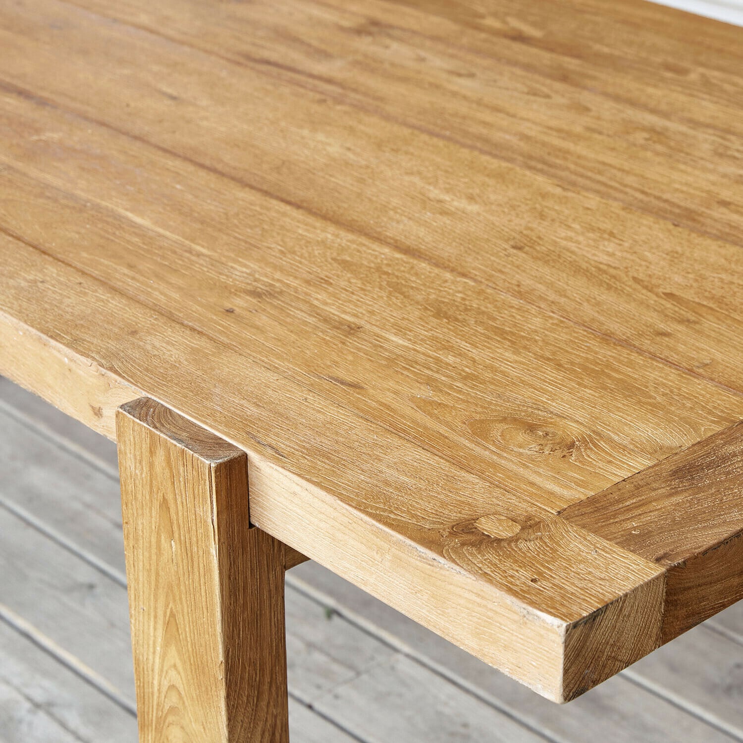 Table Halinor