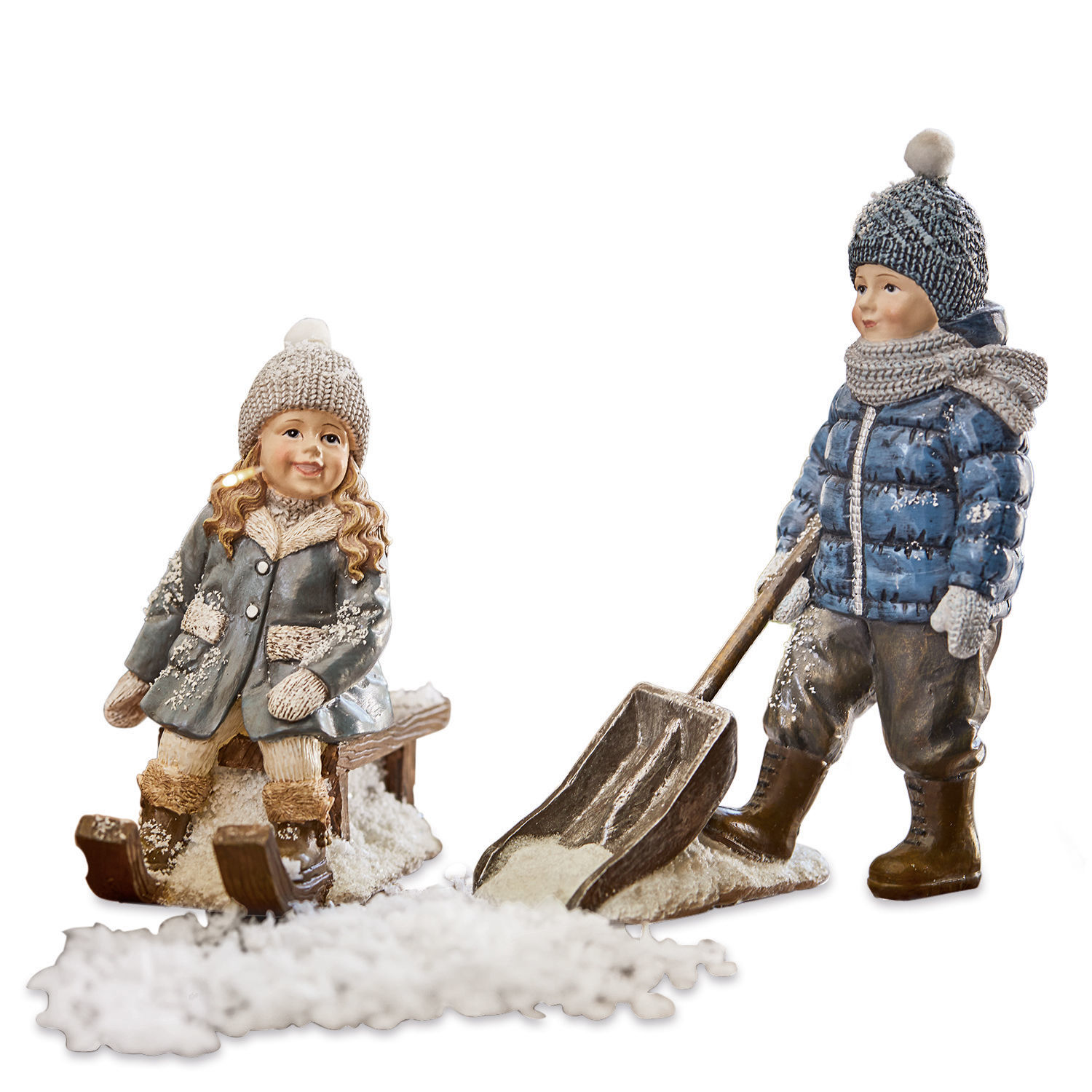 Lot de 2 figurines Arue Figurines d'enfants en vêtements d'hiver avec écharpe et bonnet, jouant dans la neige avec pelle et luge