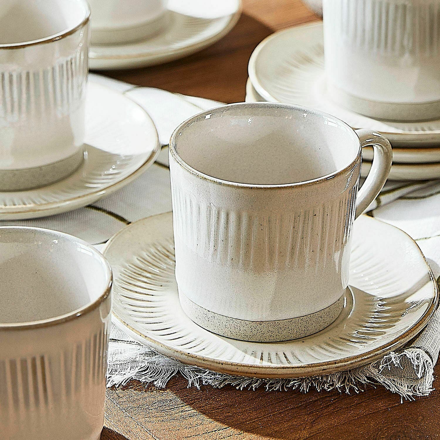 Lot de 6 tasses avec soucoupes Périers