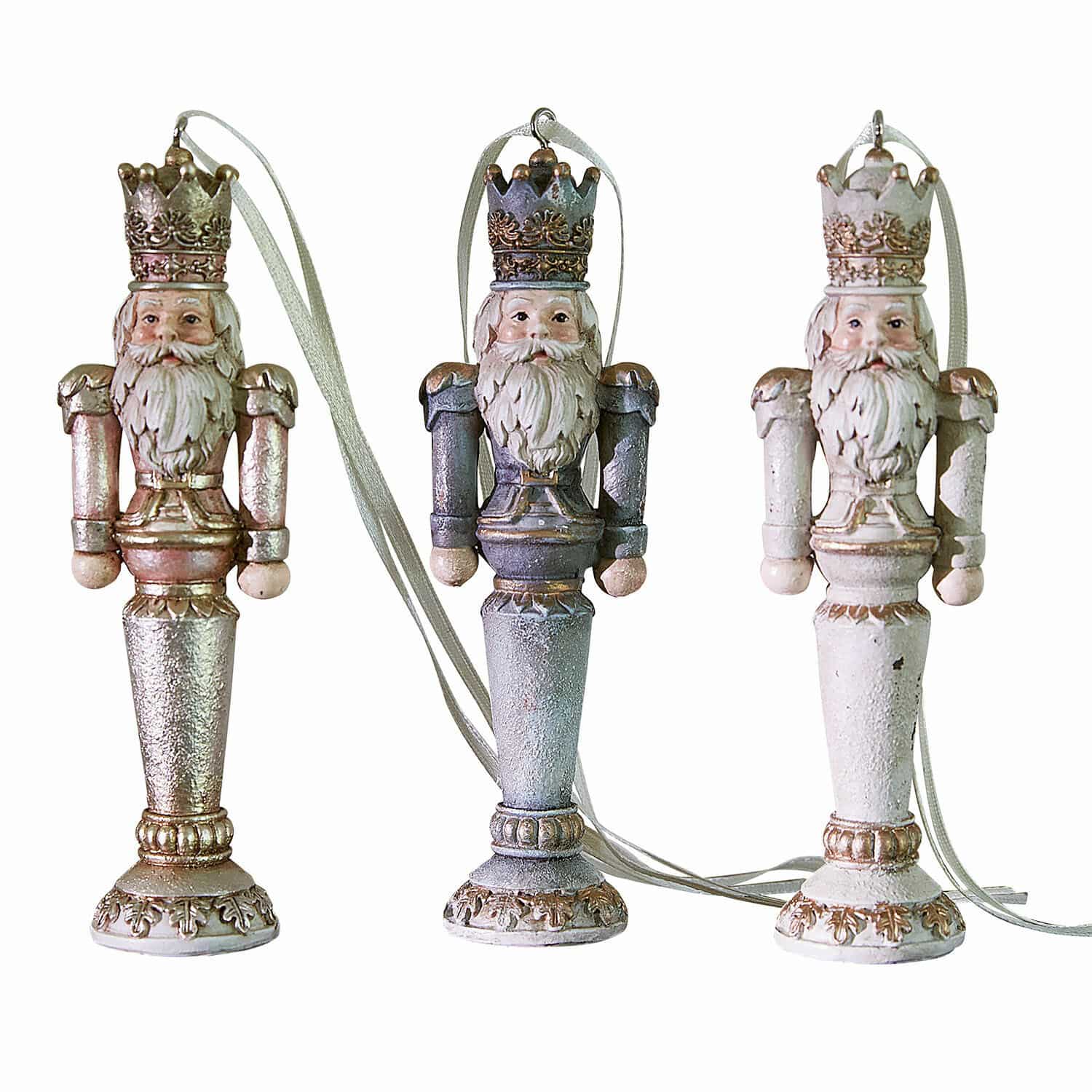 Lot de 3 décorations à suspendre Niquel Ensemble de trois décorations de casse-noisette en différentes couleurs avec couronne et barbe, décorations de Noël