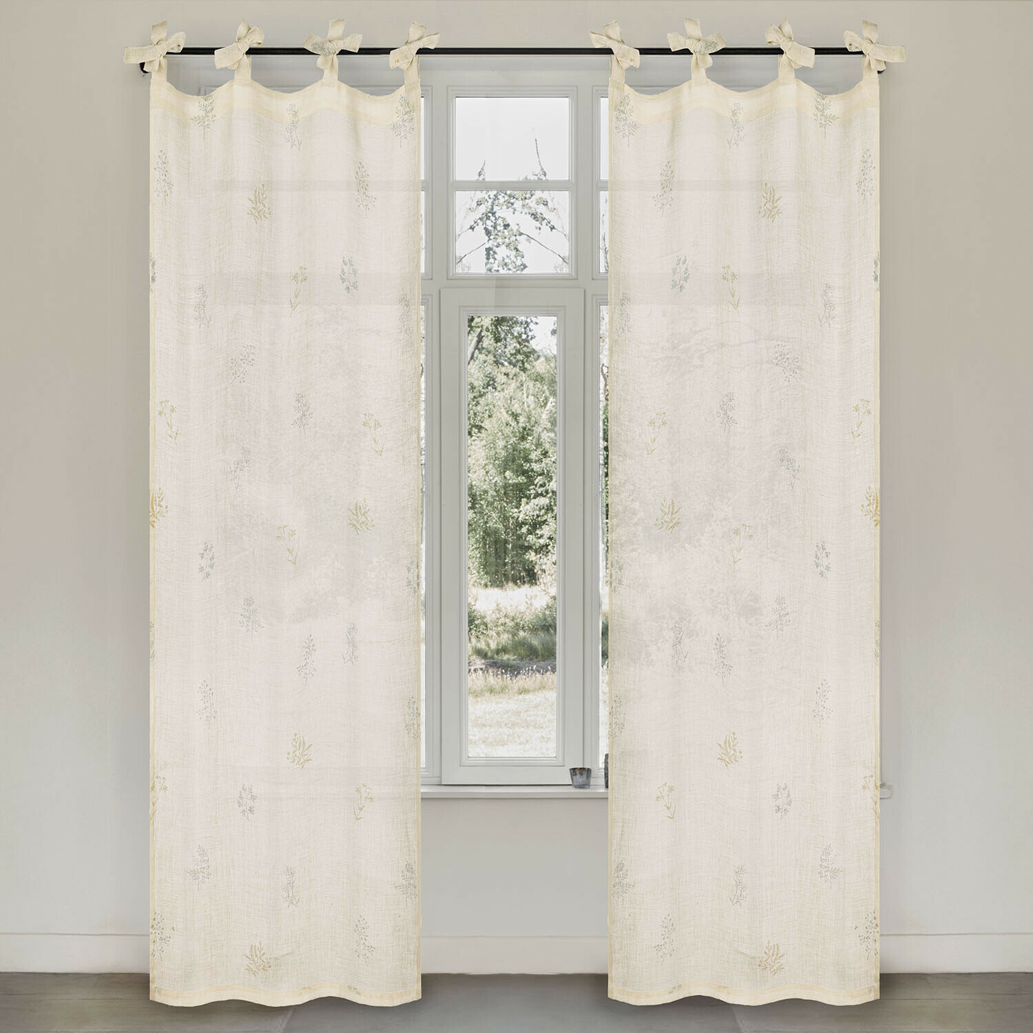 Rideau Hazelwick Rideaux beiges légers avec motif floral discret, tissu translucide pour décoration de fenêtre élégante