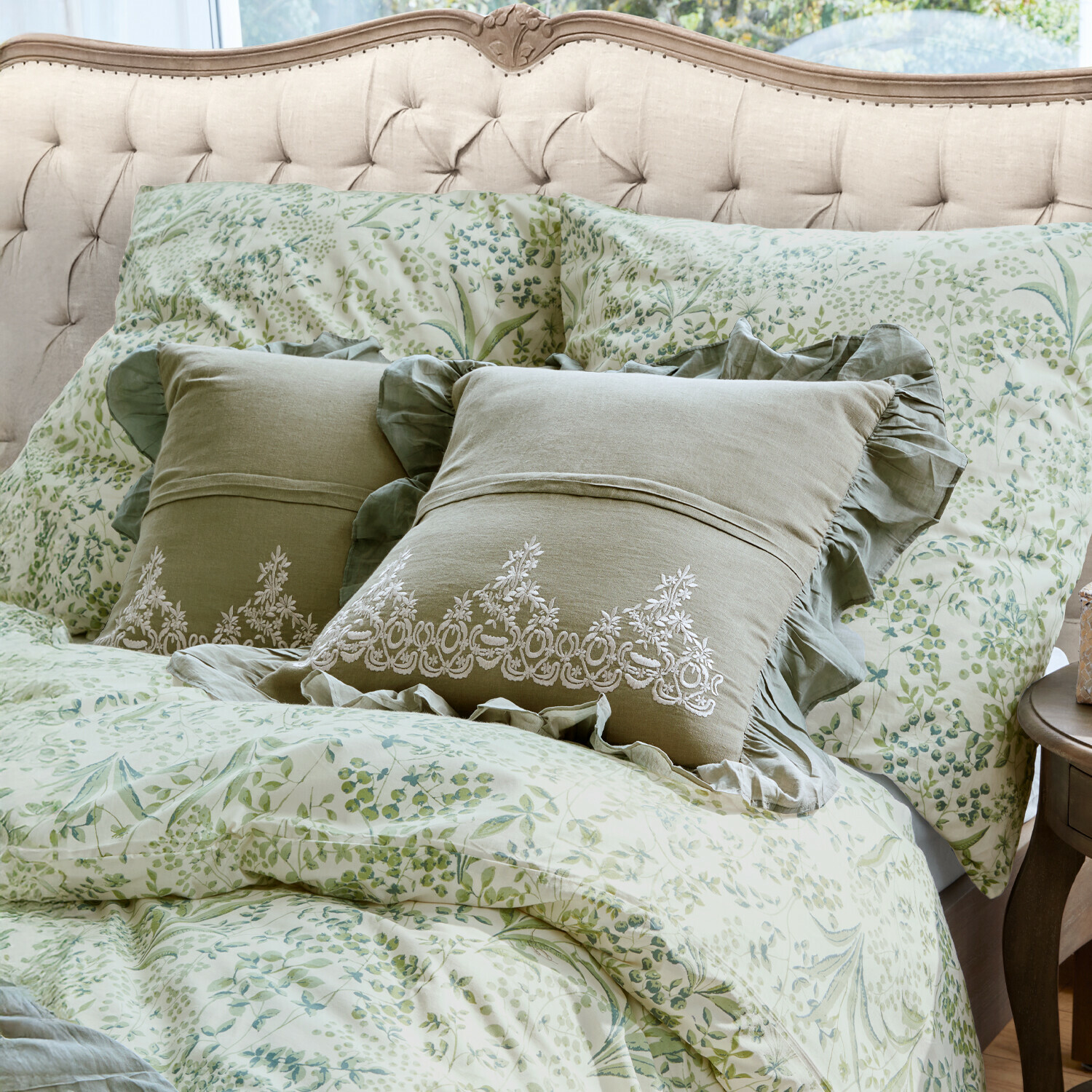 Lot de 2 housses de coussins Therese Ensemble de literie et coussins verts à motif végétal avec broderie sur tissu en lin pour chambre