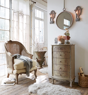 Un salon romantique chic