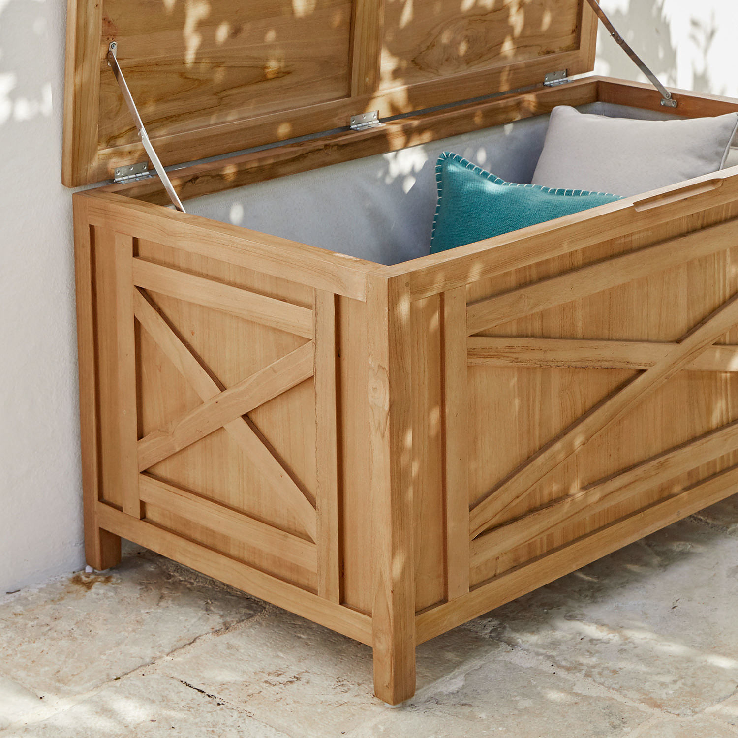Coffre de rangement pour coussins Cleven