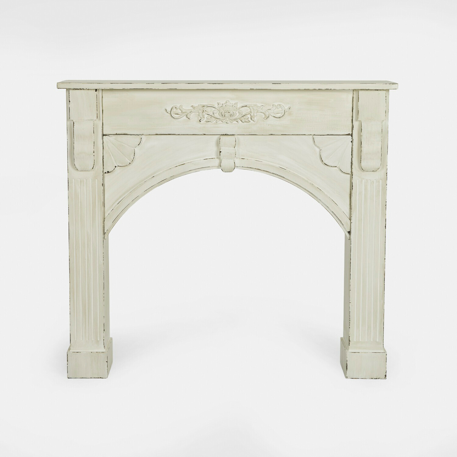 Manteau de cheminée Maxwell Encadrement de cheminée en bois blanc avec sculpture décorative et finition vieillie