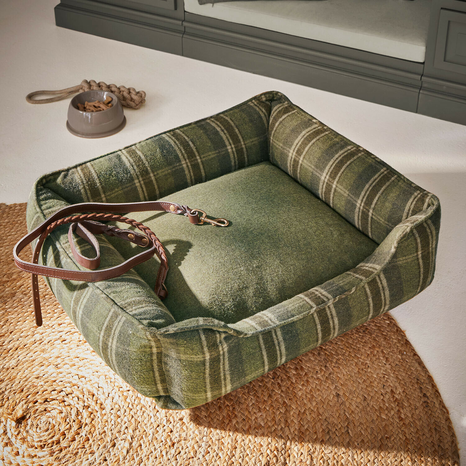 Panier Eydora Panier pour chien vert en tissu doux à carreaux avec laisse en cuir marron et gamelle à friandises