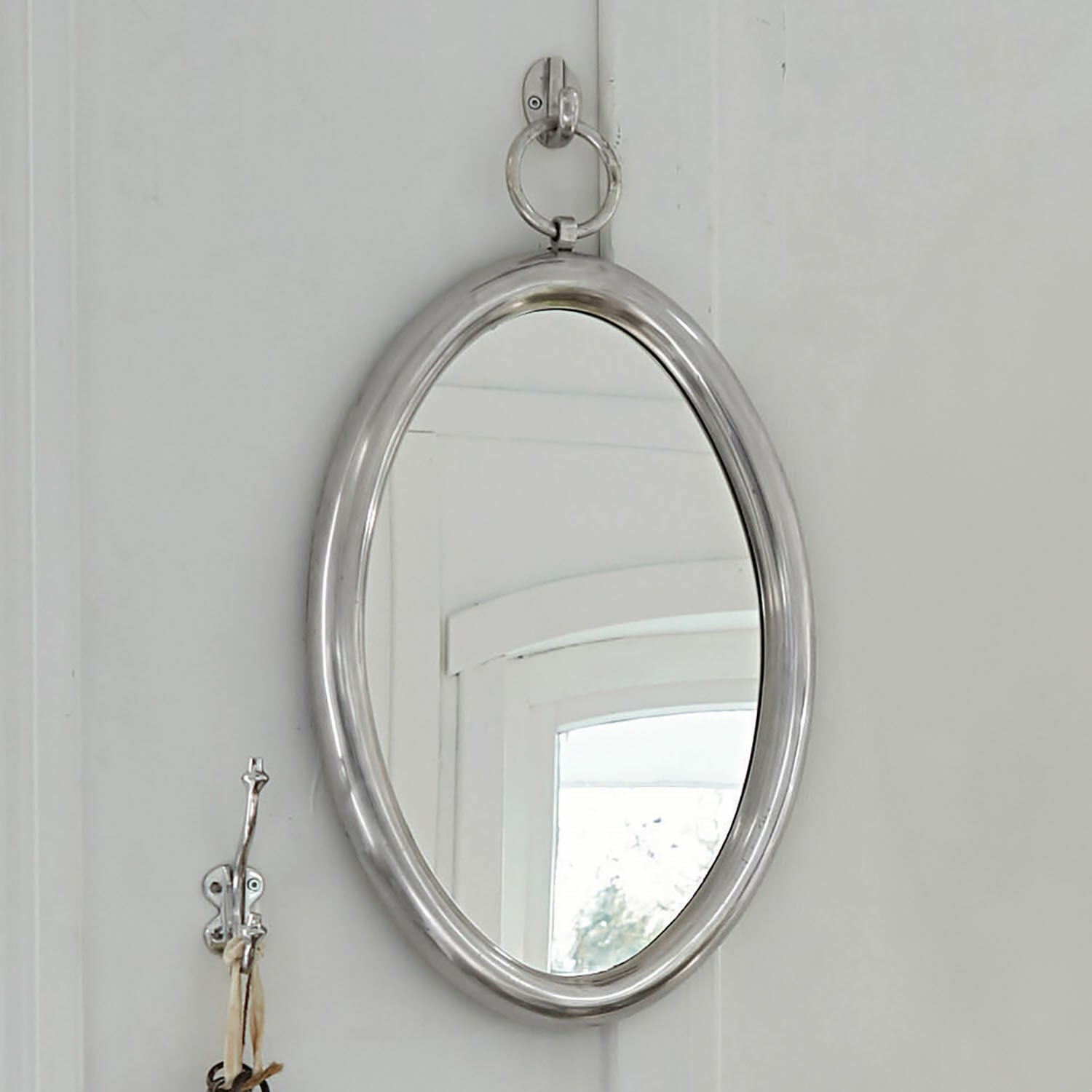 Miroir Thorsby Miroir ovale avec cadre en métal argenté pour décoration murale intérieure