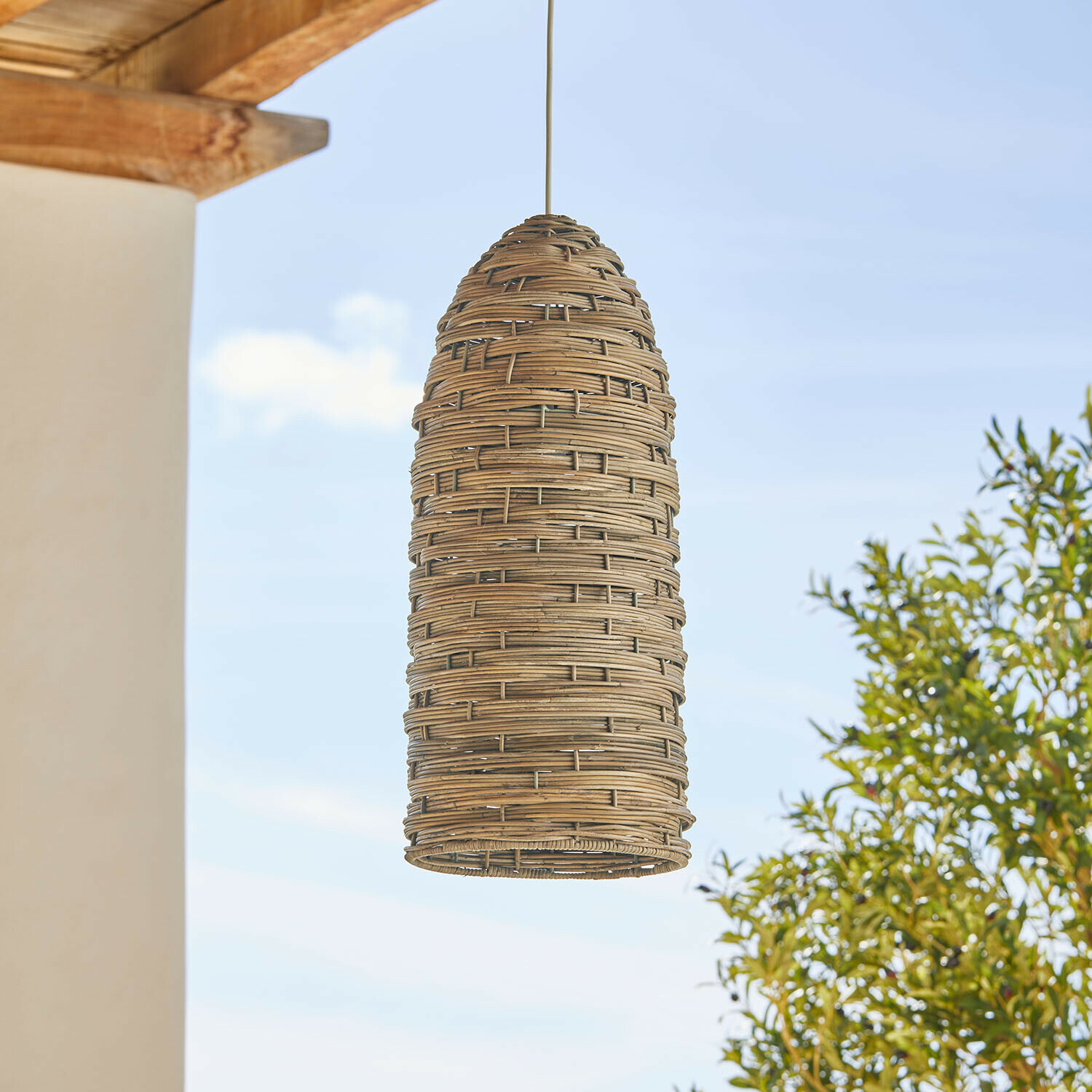 Abat-jour Melari Suspension en rotin tressé couleur naturelle, parfaite pour décorer intérieur et extérieur