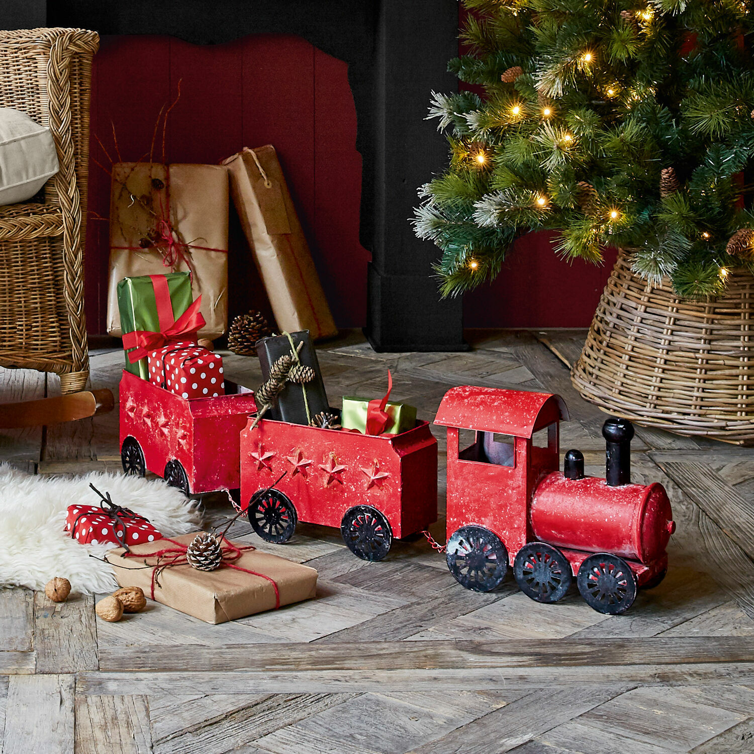 Train décoratif Ayene Train décoratif en métal rouge avec étoiles et cadeaux, décoration de Noël sous le sapin