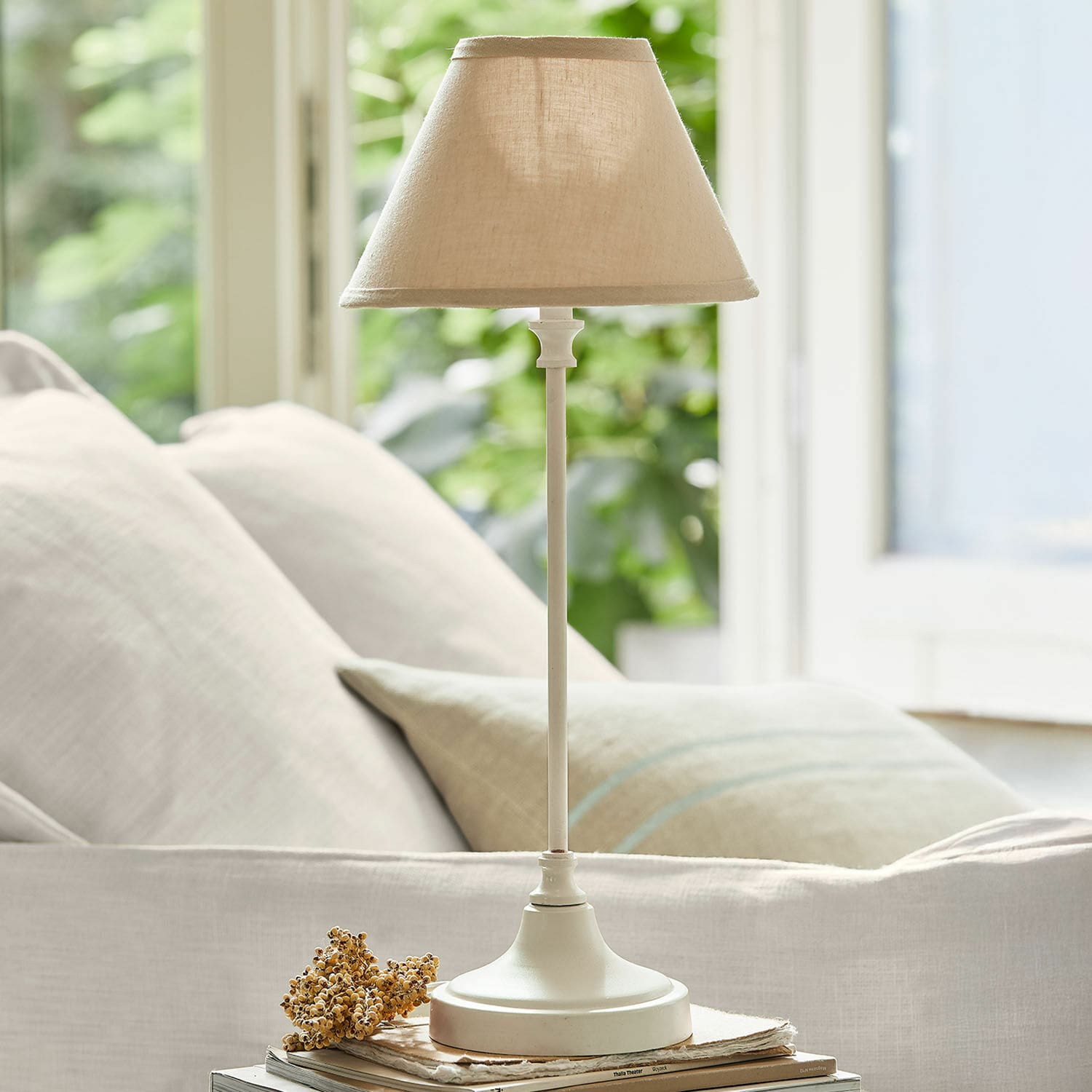 Lampe à poser Swindon Lampe de table beige avec abat-jour en tissu et base en métal pour salon