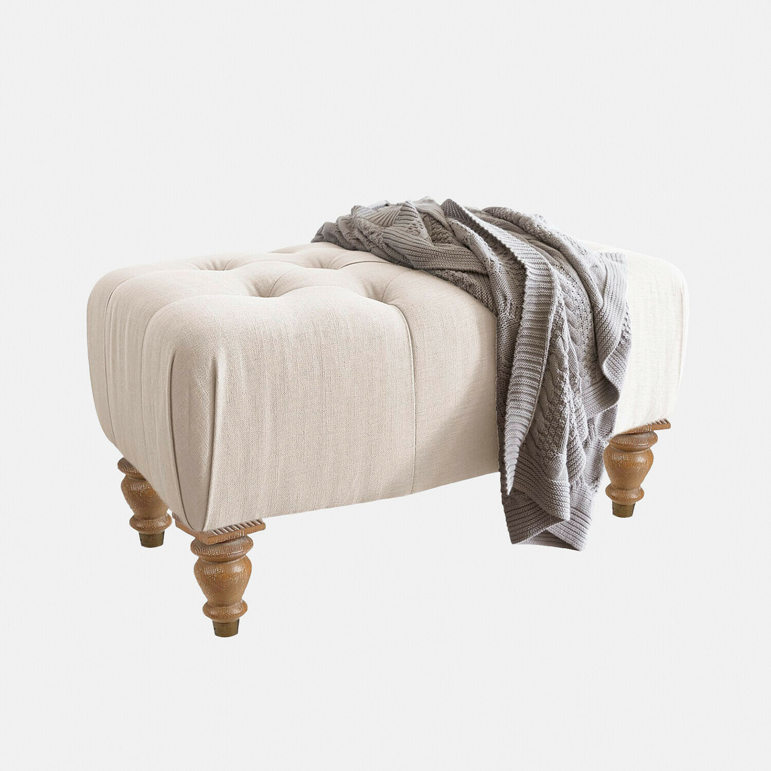 Tabouret Durance Pouf beige capitonné avec pieds en bois et plaid en tricot gris pour salon confortable
