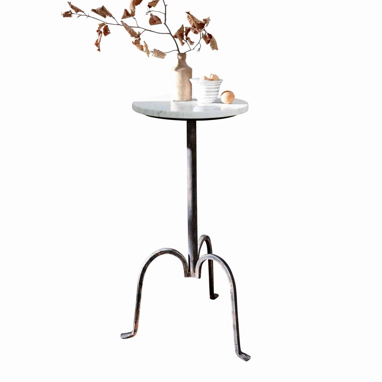 Table d'appoint Taylor Table d'appoint avec plateau en marbre blanc et base en métal noir au style vintage