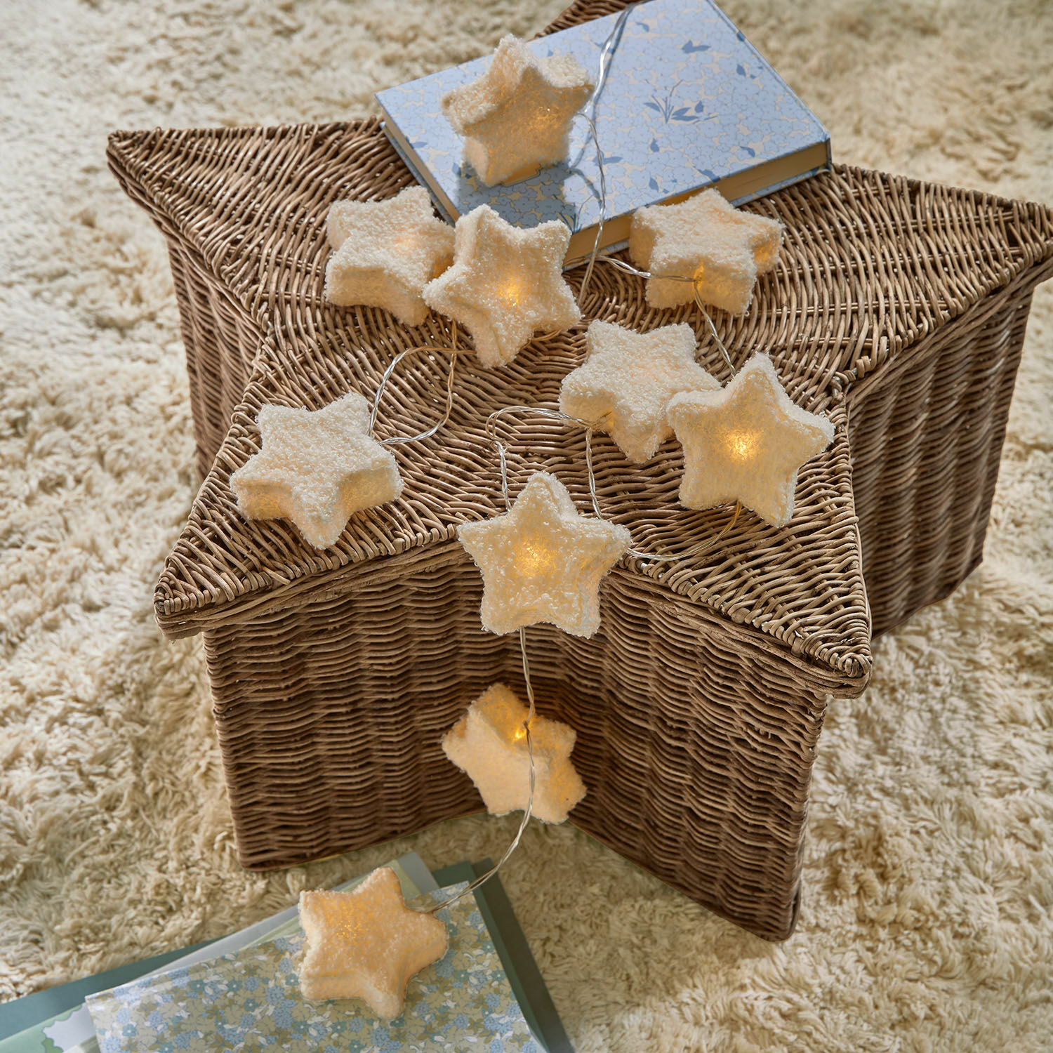 Guirlande lumineuse Starwhisper Guirlande lumineuse en forme d’étoiles en tissu doux sur panier en osier, décoration intérieure chaleureuse