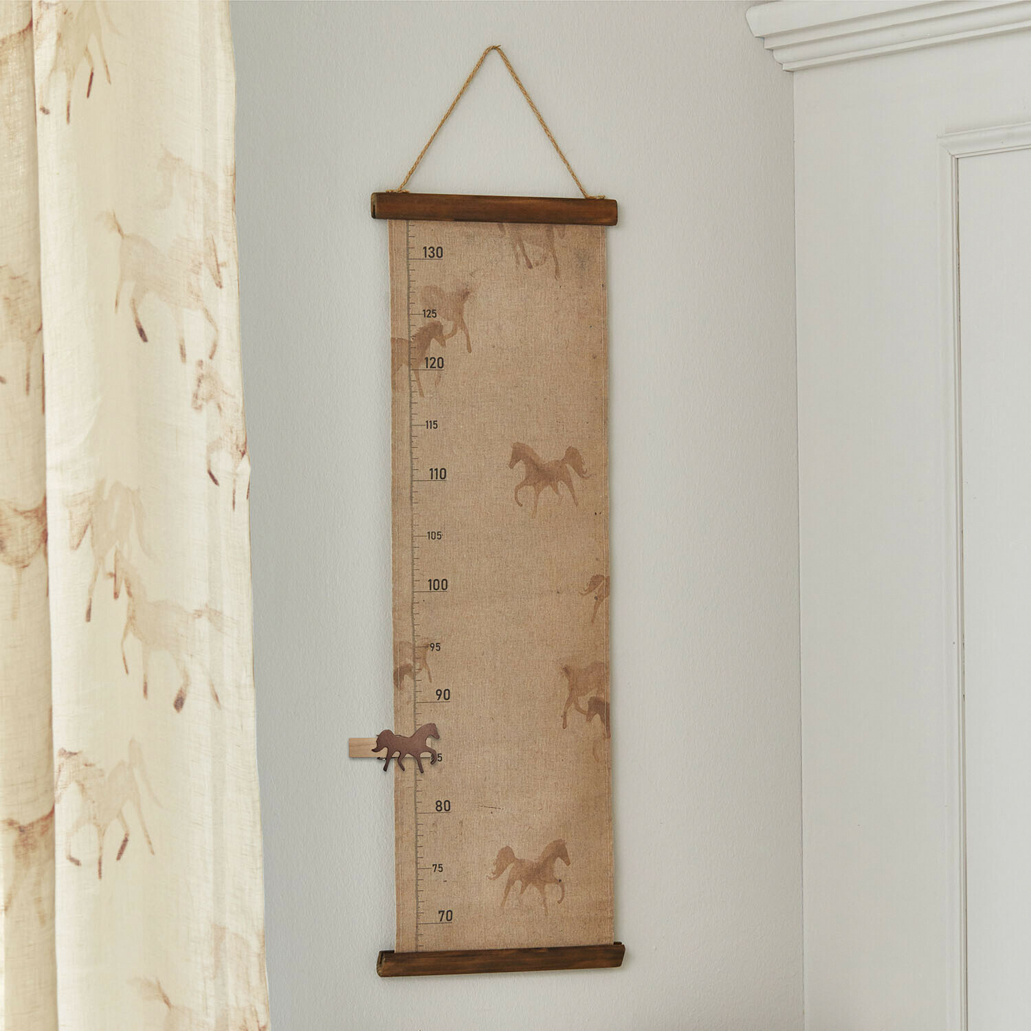 Toise Windermay Toise murale en lin beige avec motifs de chevaux marron, idéale pour mesurer la taille des enfants