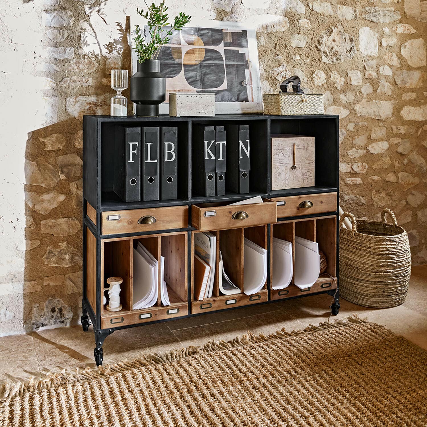 Buffet bas Fenwicke Commode en métal noir et bois avec tiroirs et classeurs, style industriel pour bureau organisé
