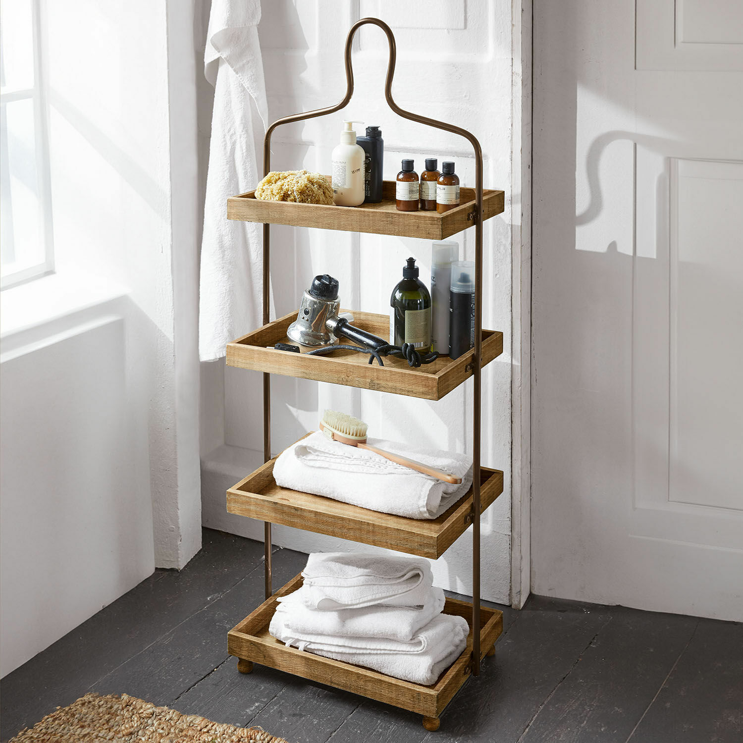 Étagère Lasse Étagère de salle de bain avec quatre plateaux en bois et cadre métallique brun pour serviettes et produits de soin