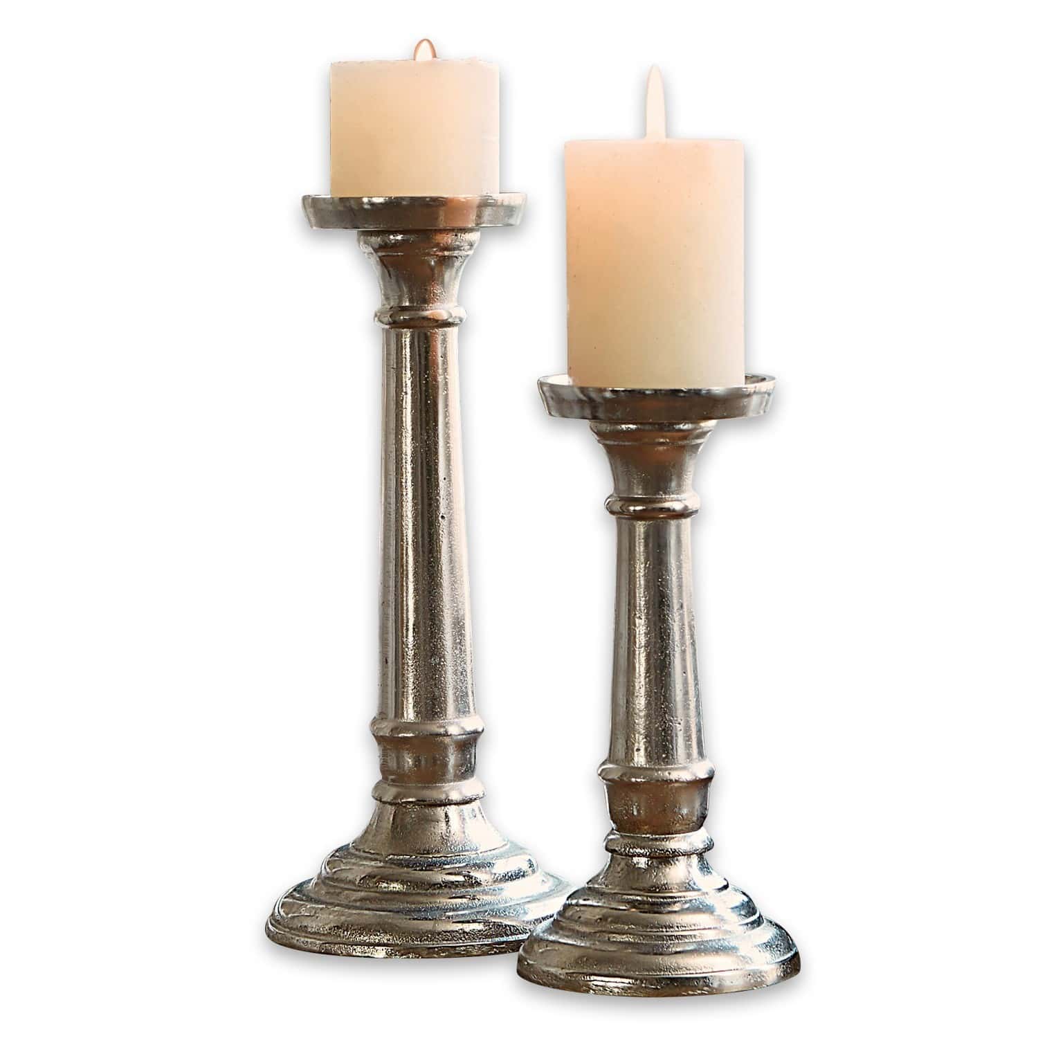 Lot de 2 chandeliers Symone Ensemble de deux bougeoirs en métal argenté avec bougies blanches pour décoration intérieure