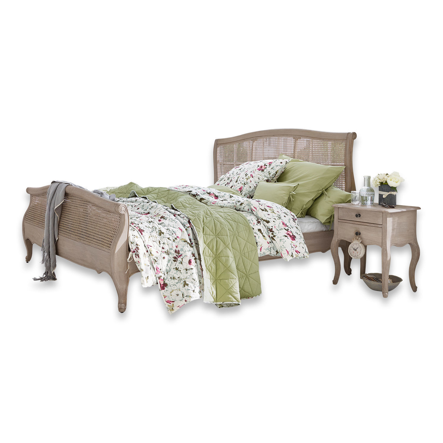 Lit Truso Lit en bois et rotin naturel avec literie verte et à fleurs dans un style vintage élégant