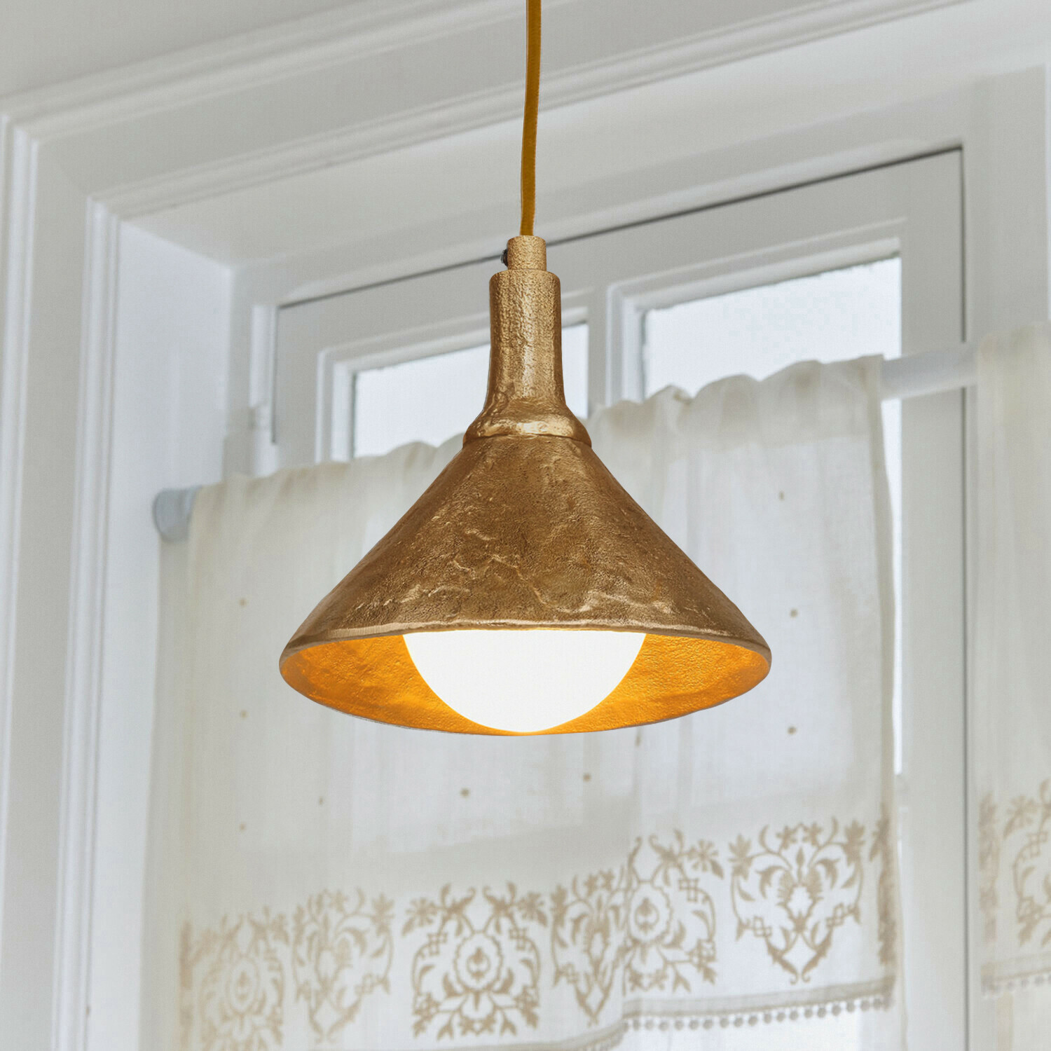 Suspension Quenlivre Suspension en métal doré avec abat-jour texturé et ampoule blanche, luminaire décoratif pour intérieur