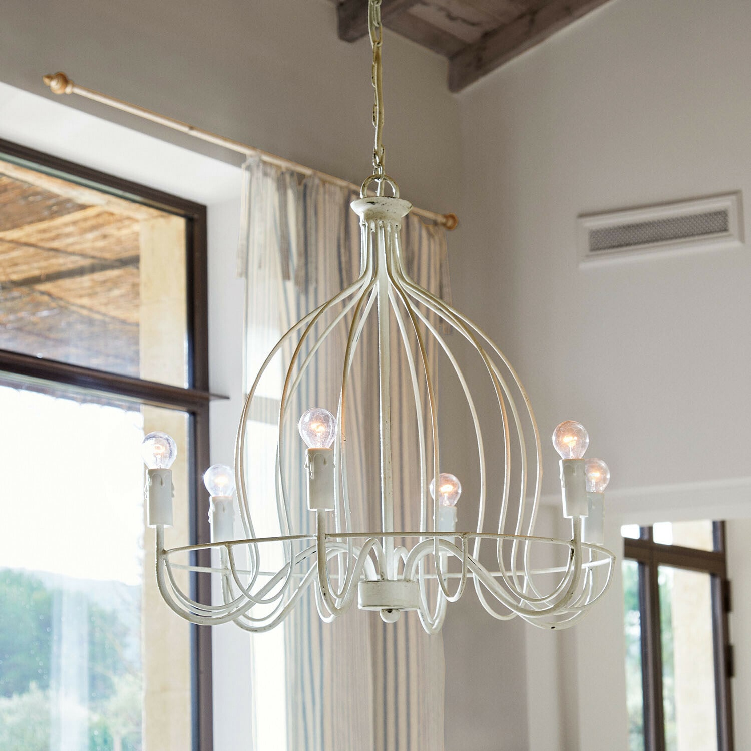 Lustre Montarise Lustre en métal blanc style vintage avec huit ampoules, élément décoratif d'éclairage pour salon
