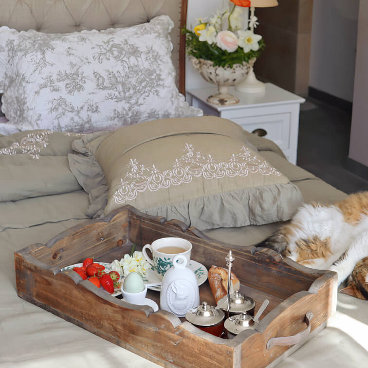 Petit-déjeuner au lit