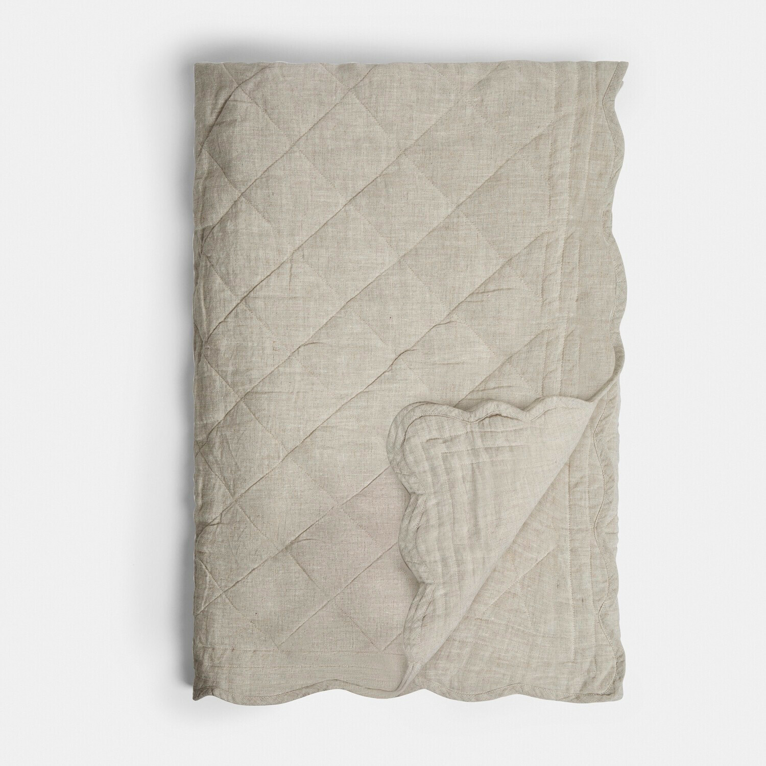 Courtepointe Fluttery Plaid matelassé beige en lin avec bord ondulé décoratif, tissu naturel doux pour chambre à coucher