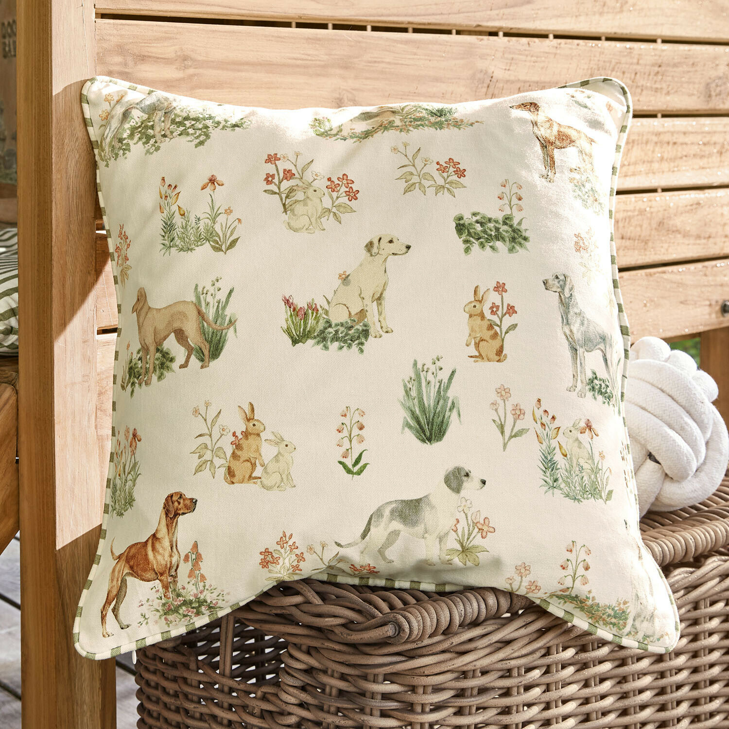 Housse de coussin Stubsi Coussin décoratif en coton crème avec motifs de chiens et lapins, accessoire pour intérieur cosy