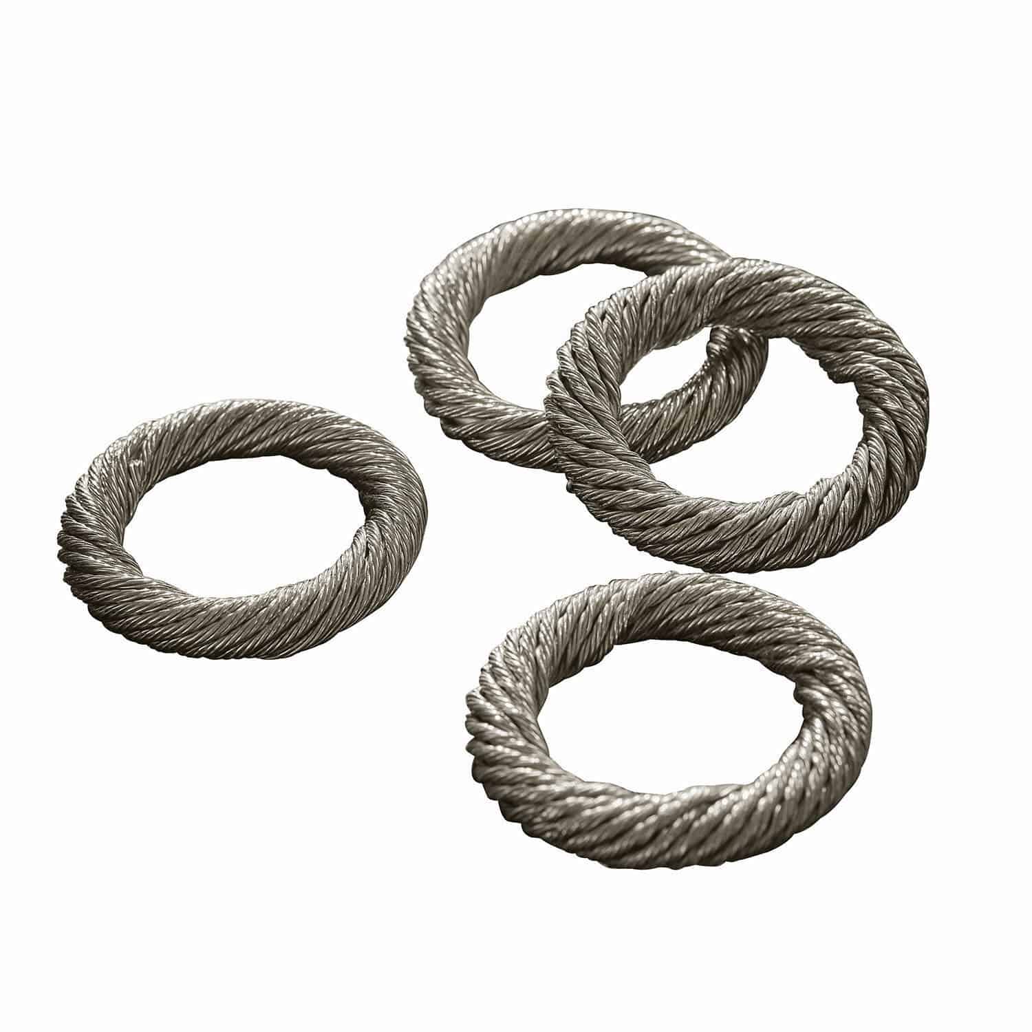 Lot de 4 ronds de serviettes Alea Ensemble de quatre anneaux métalliques torsadés argentés pour décoration et suspensions