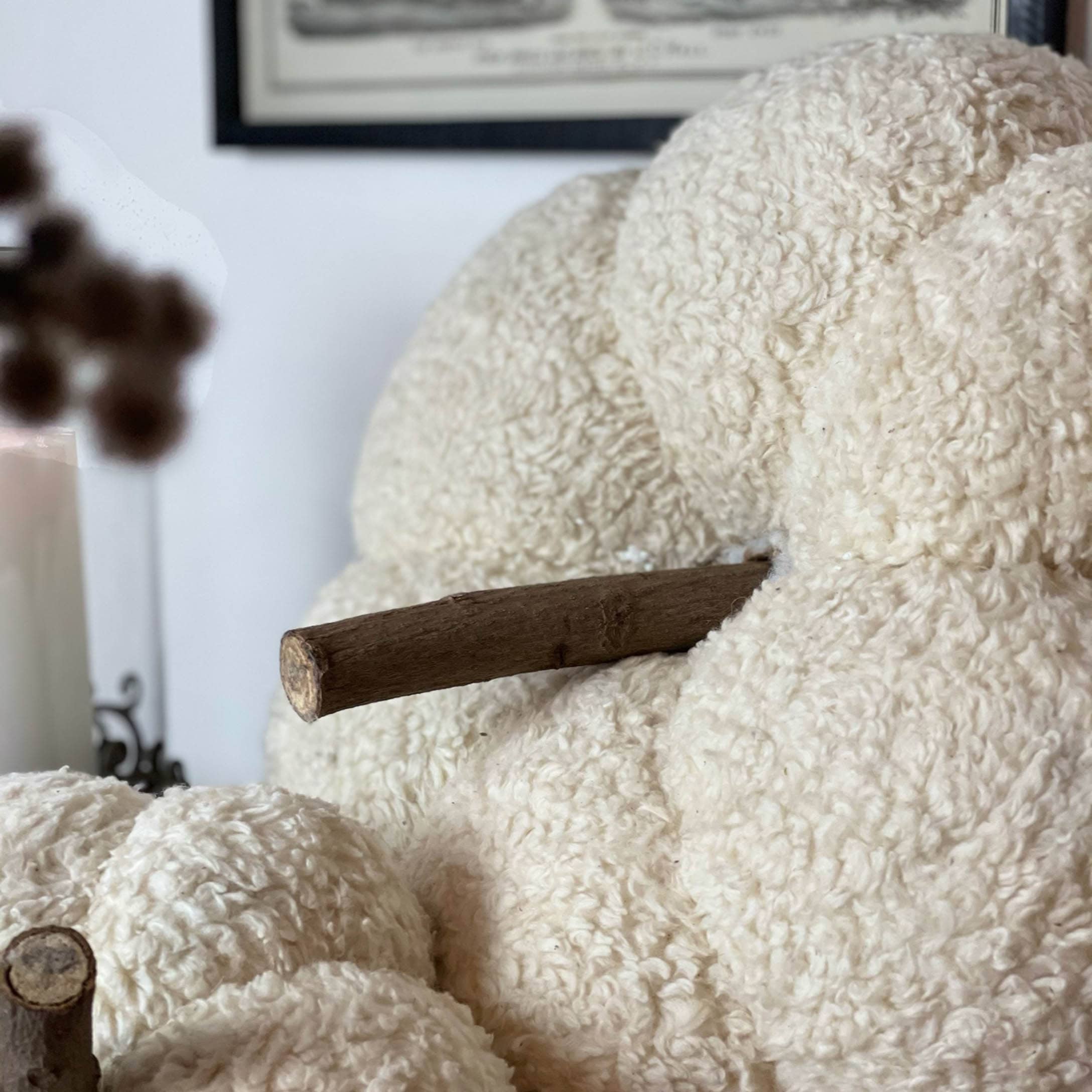 Citrouille décorative en tissu crème doux avec tige en bois, accessoire d'automne pour la maison
