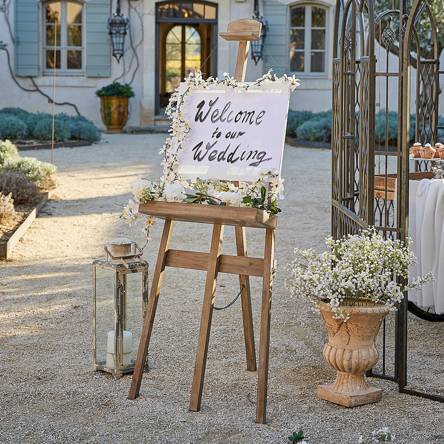 Chevalet Handan Chevalet en bois décoré de fleurs avec panneau de bienvenue pour mariage en extérieur
