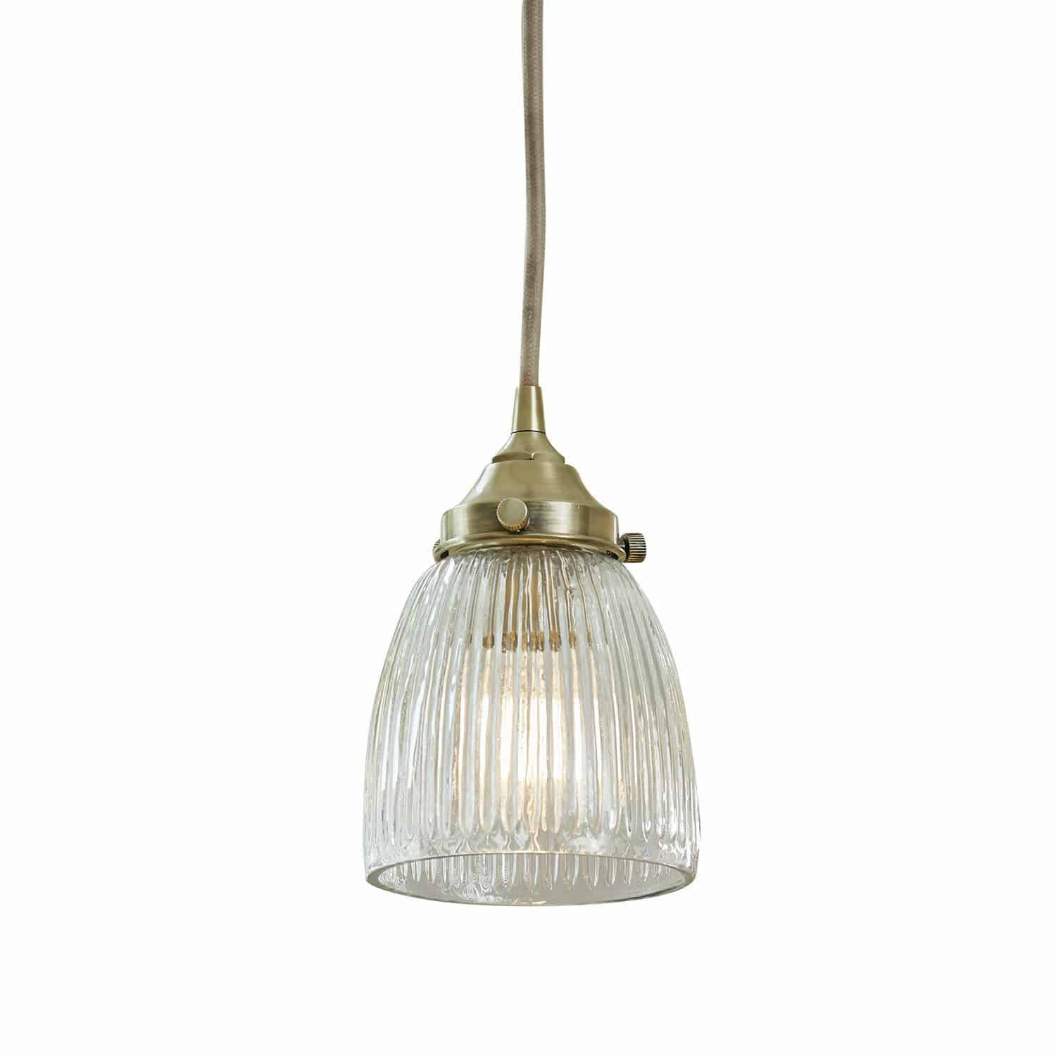 Suspension Tanaelva Suspension en verre cannelé avec finition laiton, éclairage intérieur au style vintage élégant