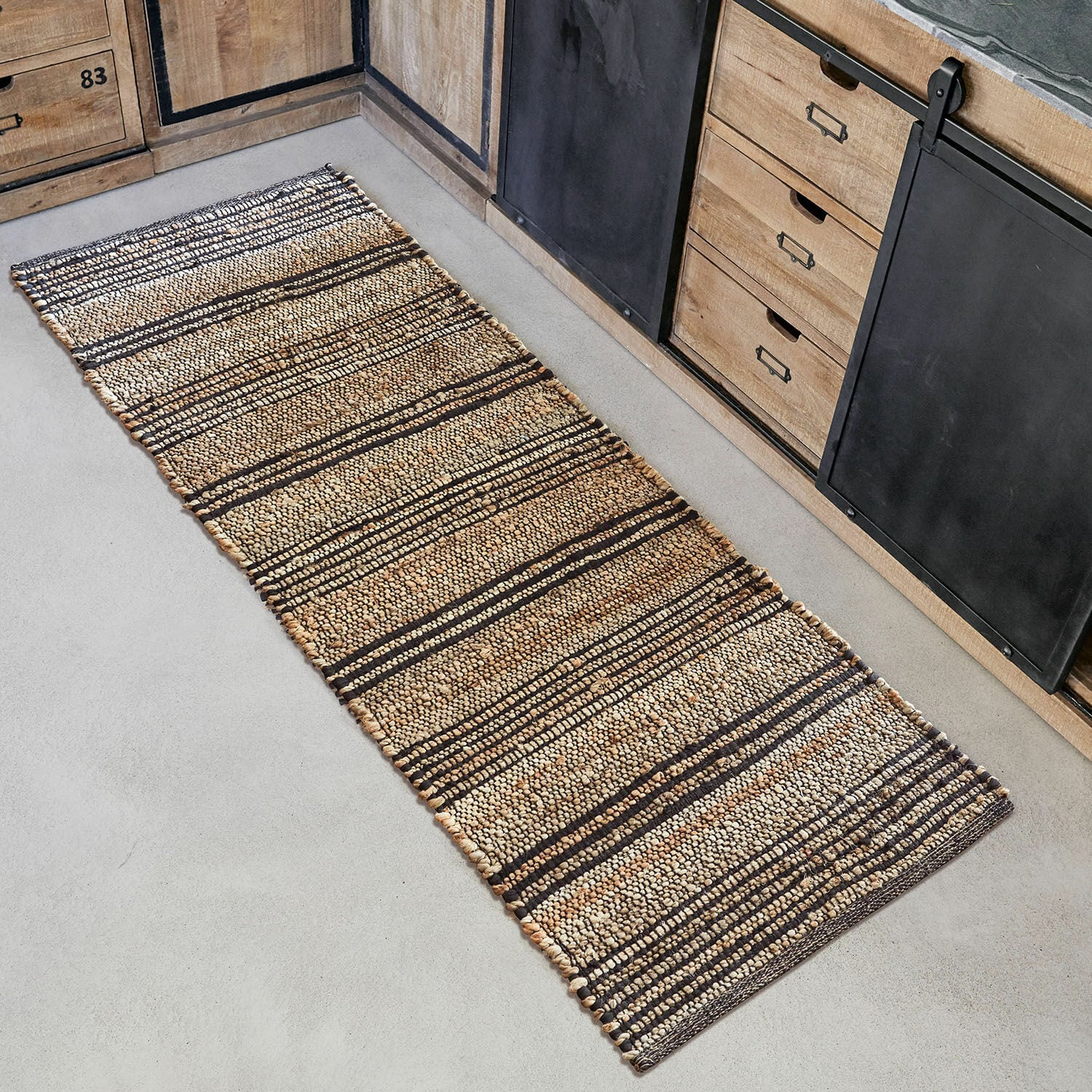 Tapis long Lantenot Tapis en matériau naturel beige et marron à rayures, parfait pour cuisine et salon