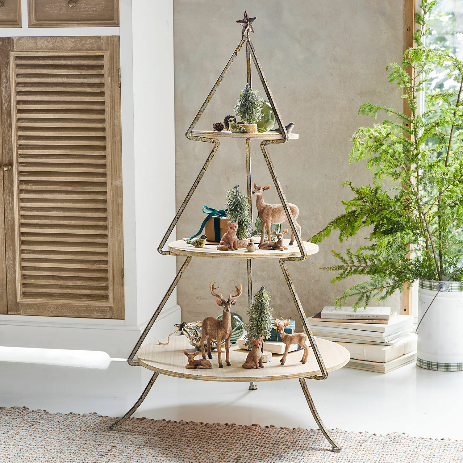Présentoir à étages Wélonice Étagère en métal en forme de sapin avec plateaux en bois et décorations de Noël avec cerfs