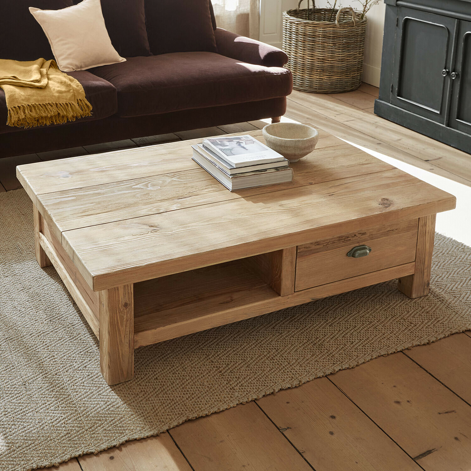 Table basse Umberly Table basse en pin clair avec tiroir et étagère, couleur naturelle, meuble de salon rustique