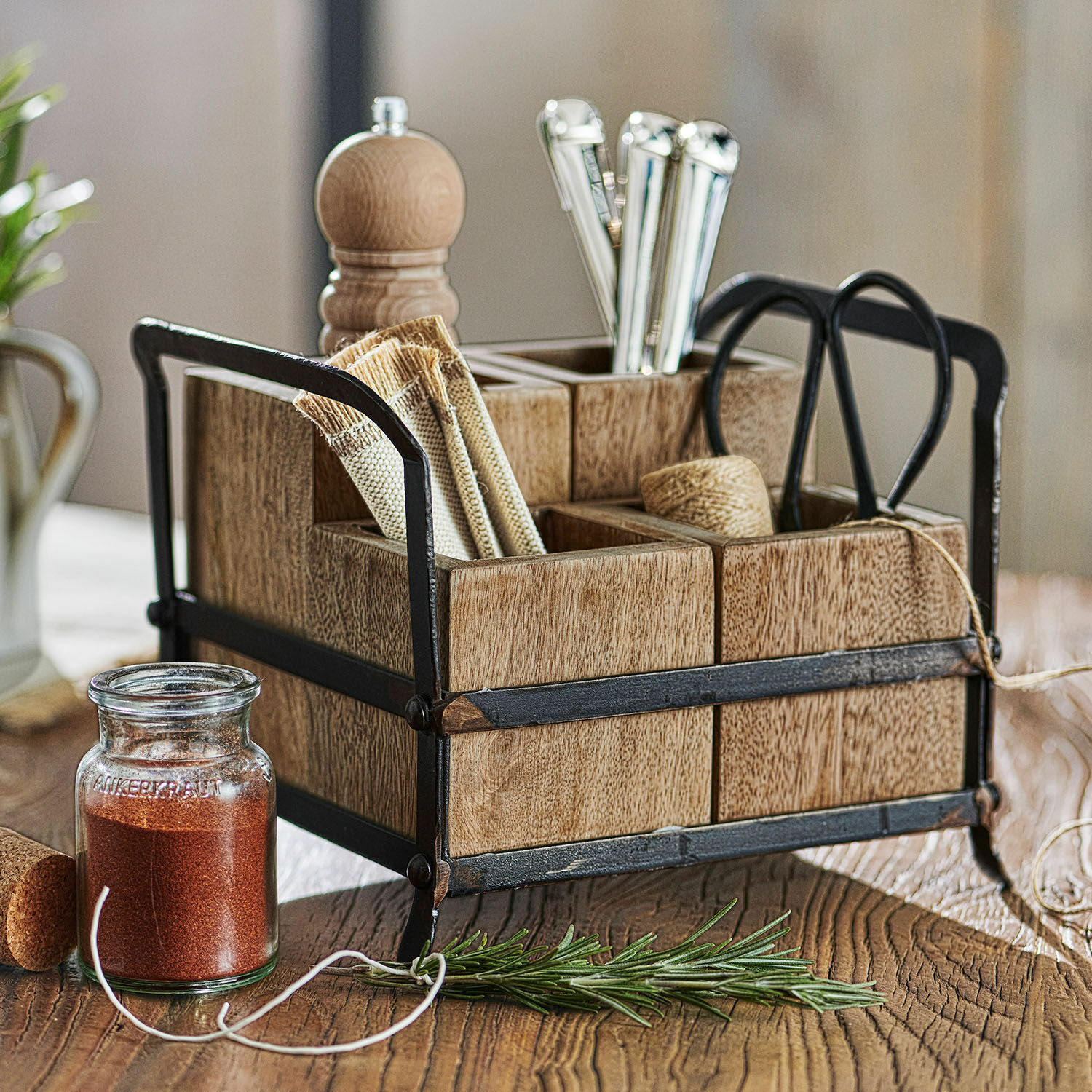 Rangement Postes Organisateur en bois avec cadre en métal pour accessoires de cuisine et épices sur table en bois