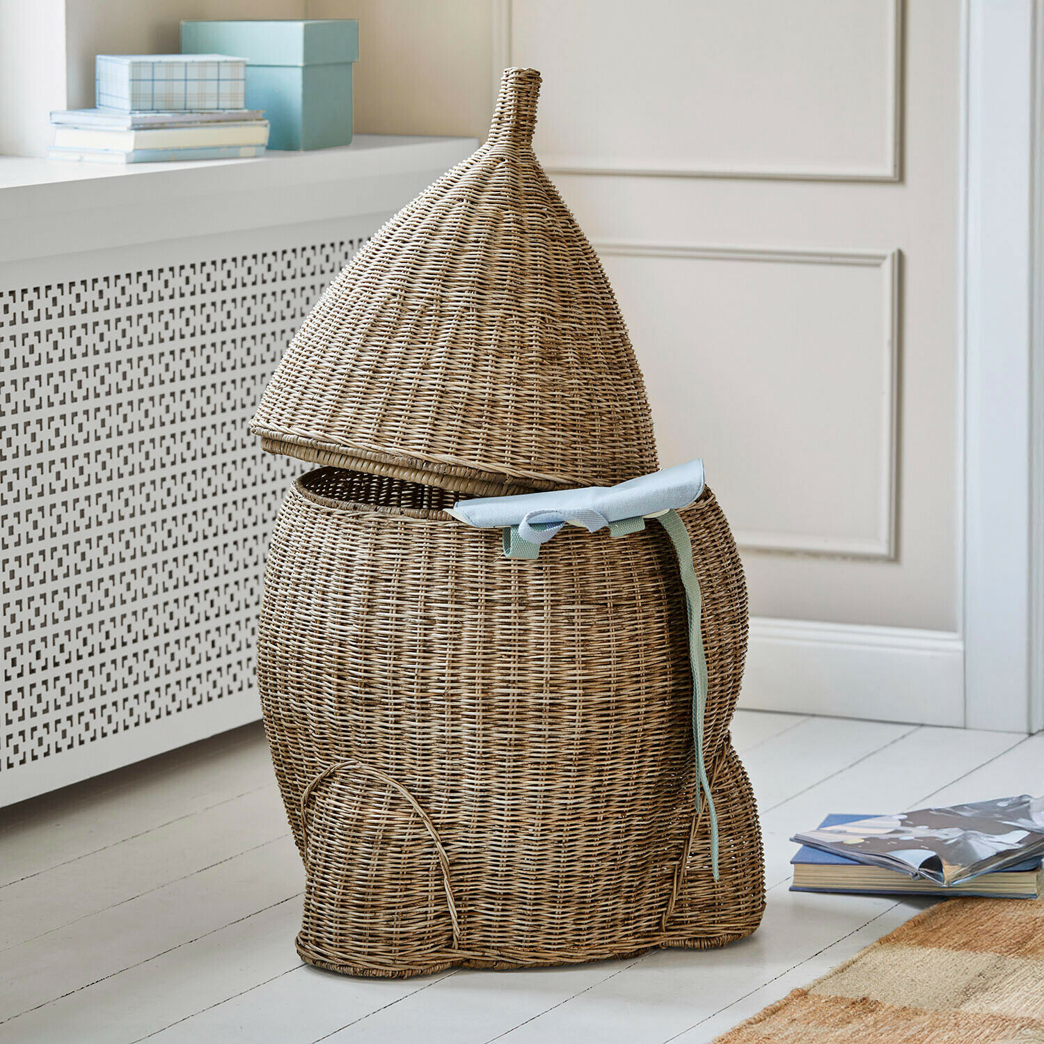 Panier Xeltra Panier à linge en rotin en forme de souris avec nœud bleu, couleur naturelle, rangement pratique