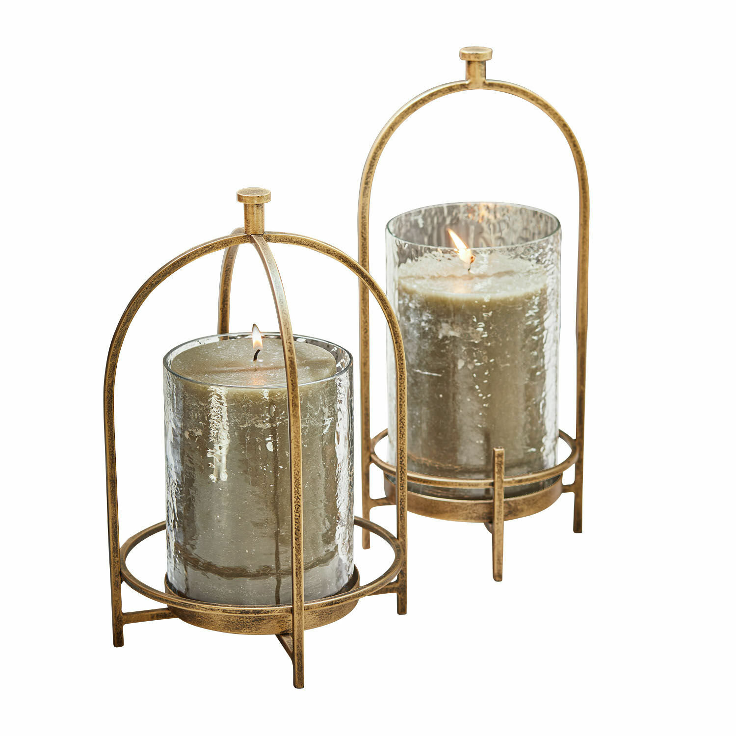 Lot de 2 photophores Biserre Ensemble de deux bougeoirs en métal doré vieilli avec bougies grises dans des verres texturés