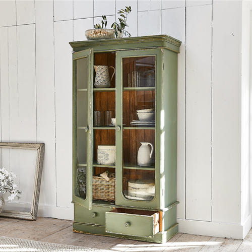 Vitrine en bois vert avec portes vitrées et tiroir, style vintage, meuble de rangement décoratif