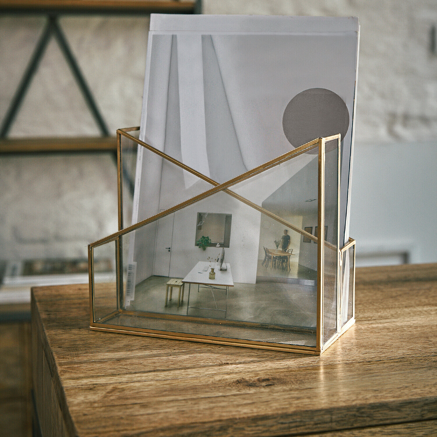 Porte-revues Moselle Organisateur transparent pour documents avec cadre métallique doré pour bureau, rangement de papiers