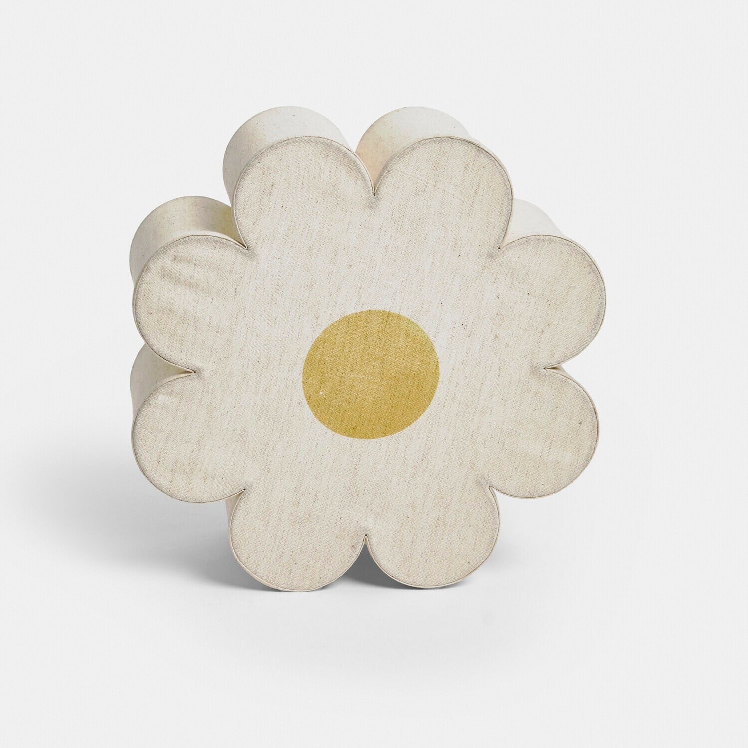 Applique Poppeline Coussin en forme de fleur en coton beige avec centre jaune, accessoire déco pour salon moderne