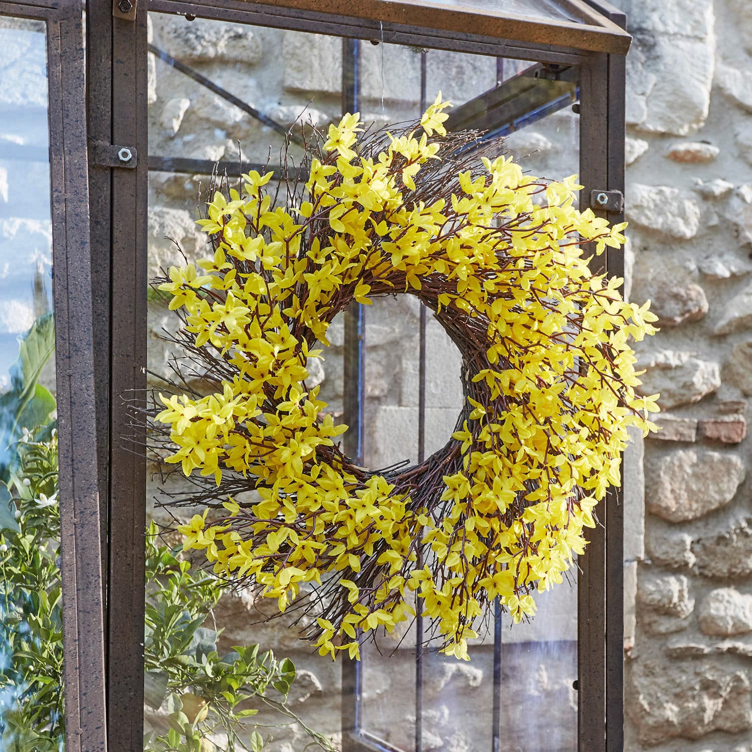 Couronne Gillery Couronne décorative avec fleurs jaunes et branches sur cadre métallique, décoration printanière intérieure et extérieure