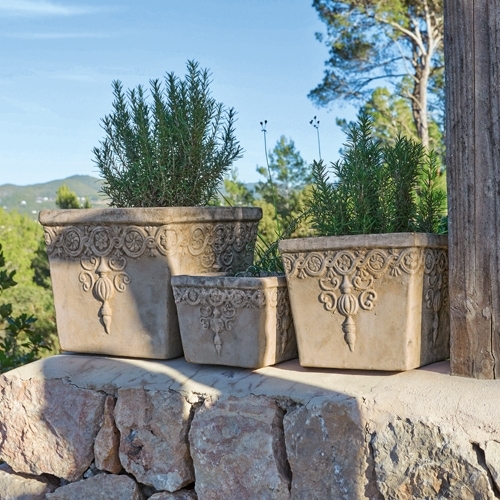 Cache-pots et amphores