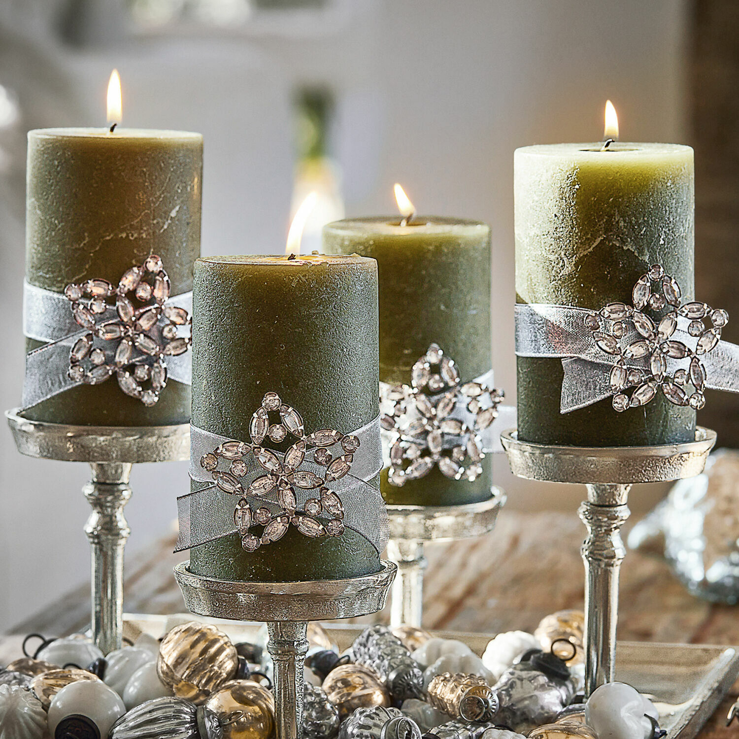 Lot de 4 pin’s décoratifs Custer