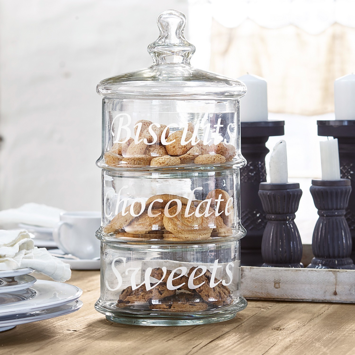 Bonbonnière Aletta Boîte en verre à trois compartiments pour biscuits, chocolat et friandises sur table en bois