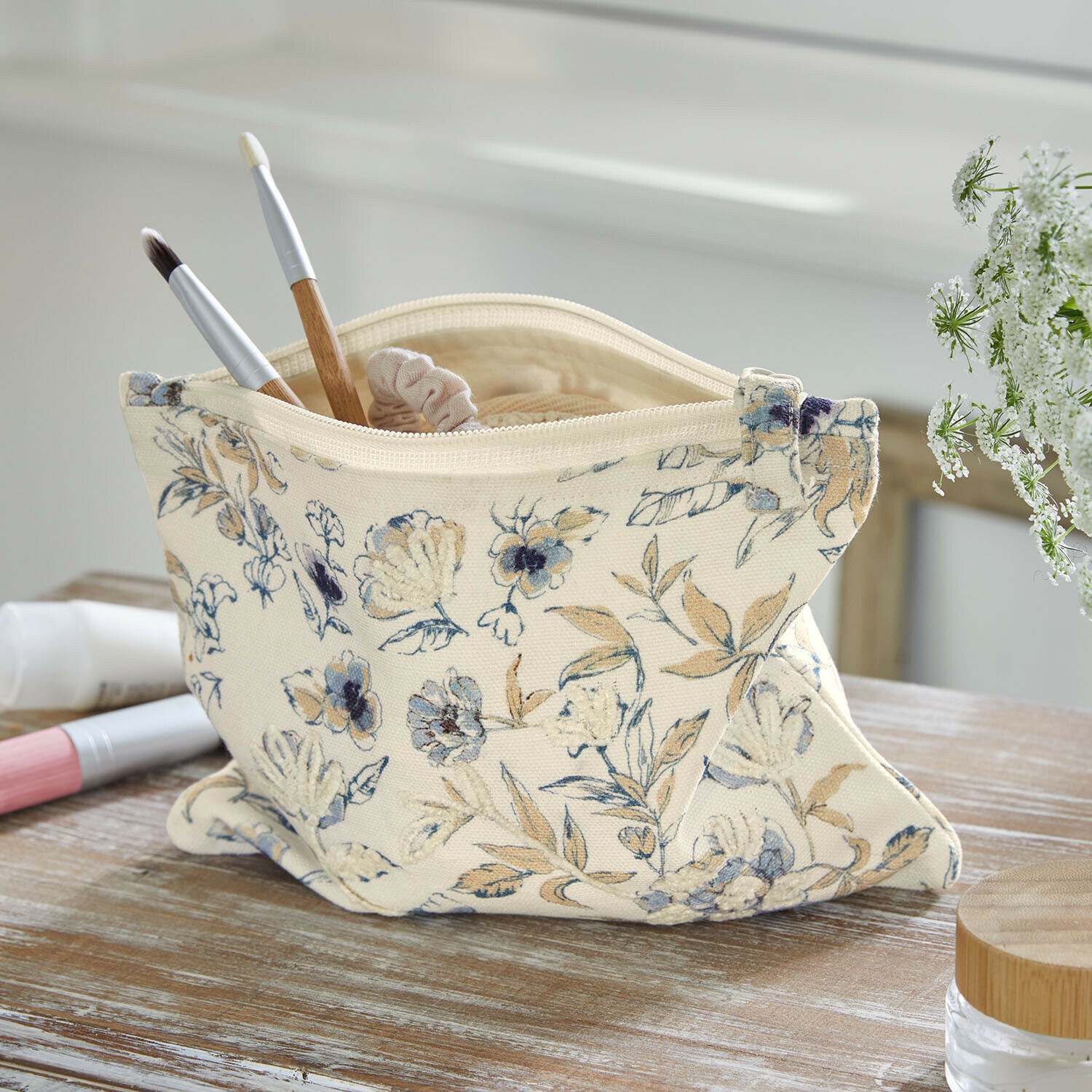 Pochette Hazelwick Trousse de maquillage en coton beige à motif floral, parfaite pour pinceaux et accessoires de beauté