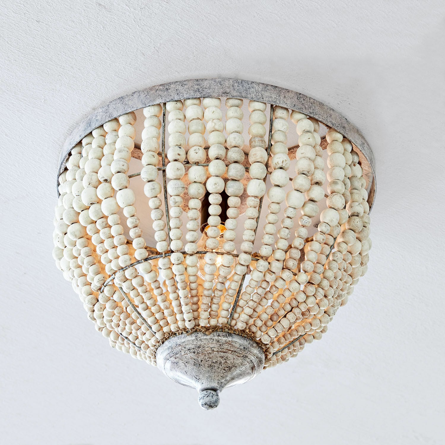 Plafonnier Antereen Plafonnier en perles de bois blanches et métal style vintage pour décoration intérieure élégante