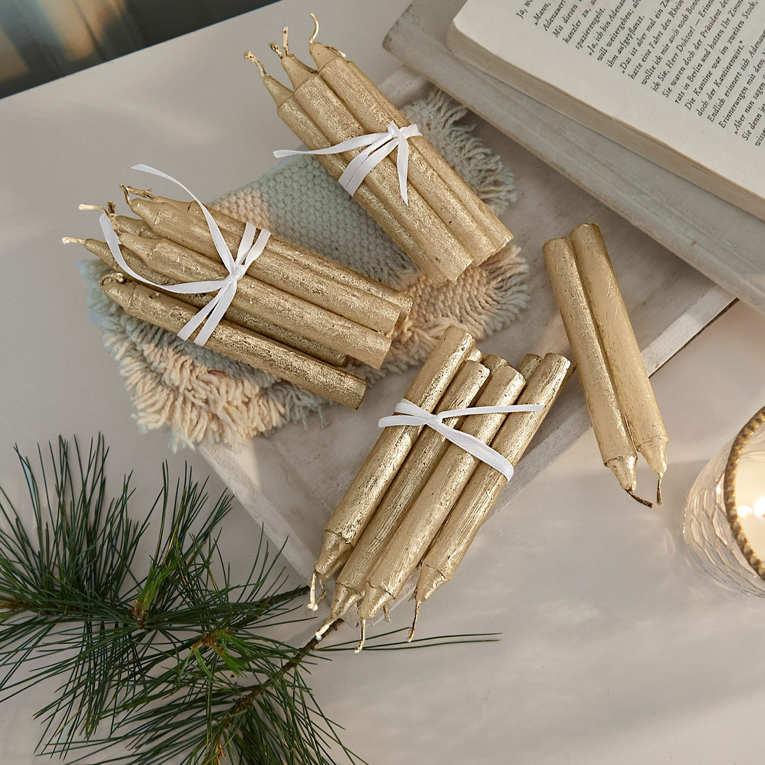 Lot de 20 bougies Noufa Lot de bougies dorées en cire, décoration de table festive avec branche de pin naturel