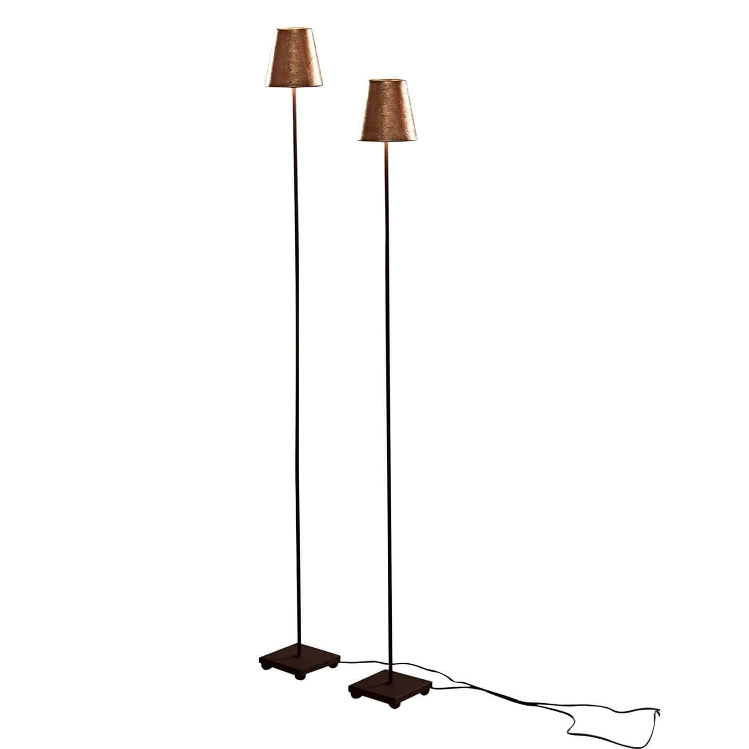 Lot de 2 lampadaires Tacoma Paire de lampadaires hauts avec abat-jours en cuivre et bases noires en métal