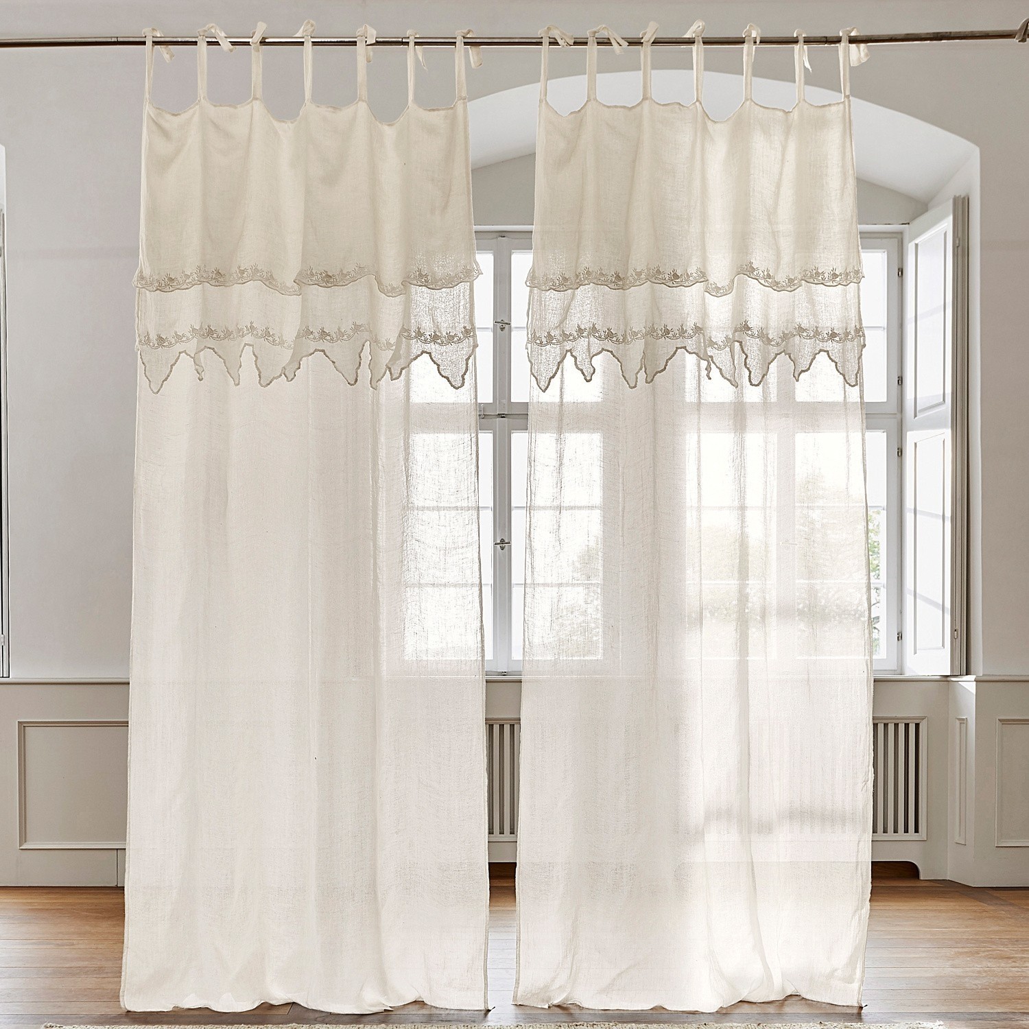Voilage Melania Rideau beige en tissu léger avec broderie, décoration de fenêtre élégante pour salon lumineux